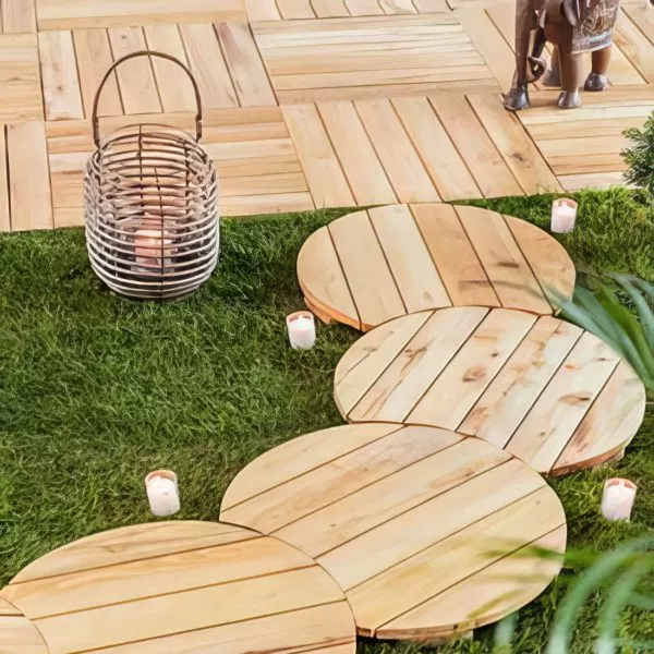 dalles de terrasse en bois décorées avec des bougies